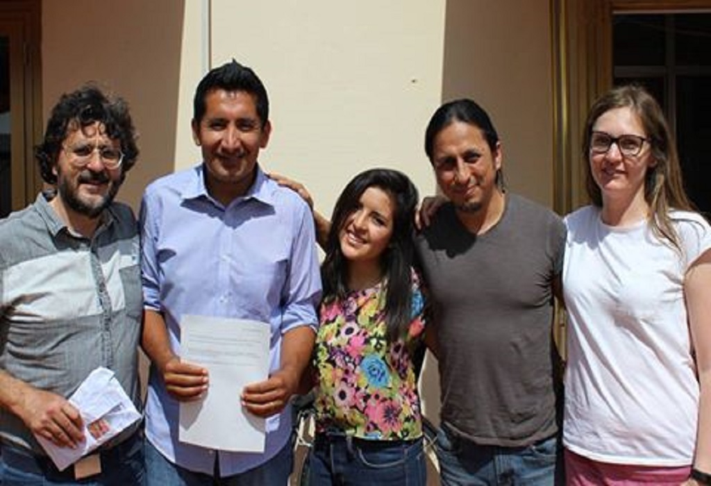 I rappresentanti della comunità Ecuatorianos Firenze donano fondi a Cospe onlus per il terremoto in Ecuador
