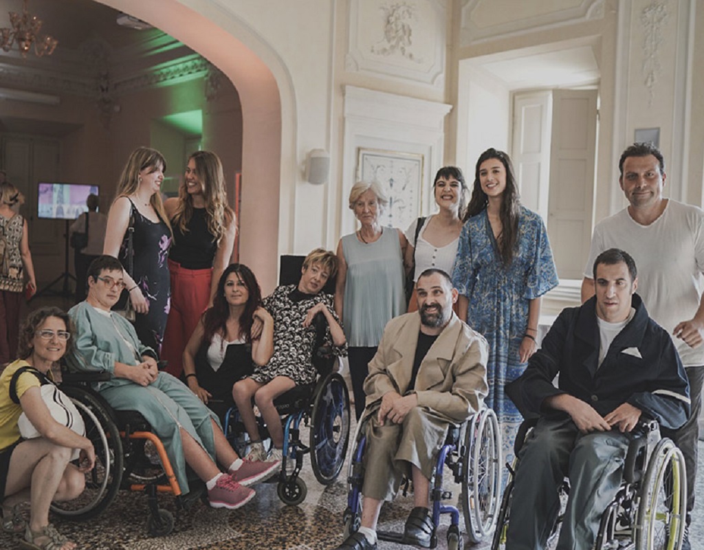 Fashionable: una nuova collezione di moda pensata per persone con disabilità